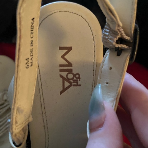 🌼 Girl Mia wedge heel sandals in cream! 🌼 - Picture 4 of 8